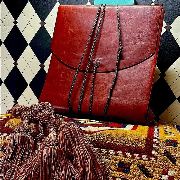 Artisan Handmade Leather Artist’s Folio – Masterpiece for Discerning Creatives - Picture 5 of 17